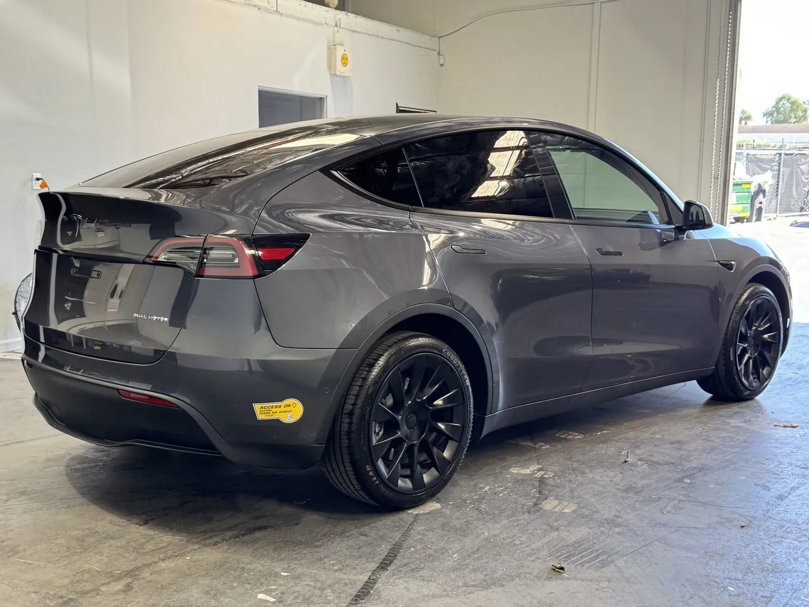 Used 2022 Tesla Model Y Long Range image 4