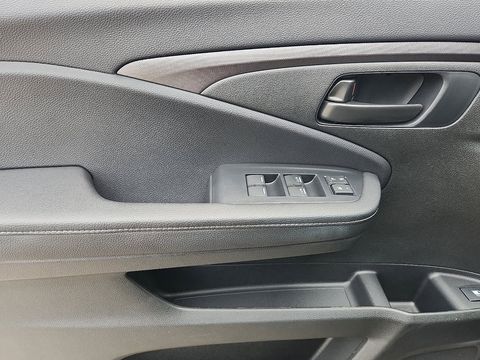 Used 2025 Honda Ridgeline Sport image 14