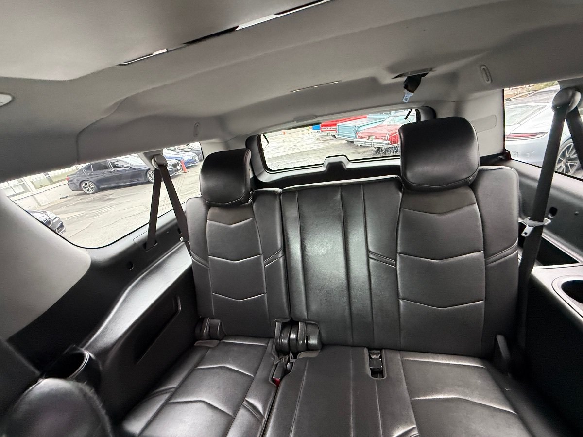 Used 2019 Cadillac Escalade ESV Premium Luxury AWD/4WD image 16