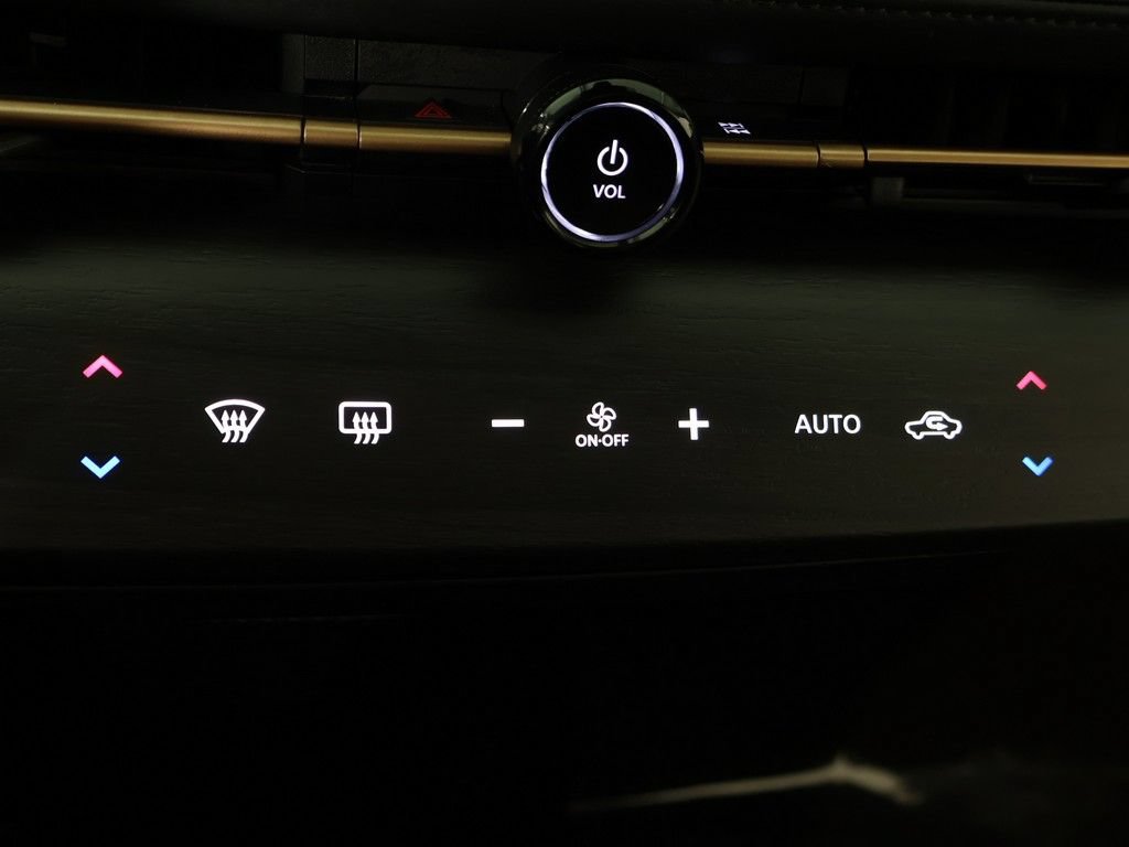 Used 2024 Nissan Ariya AWD image 57