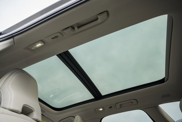 Used 2022 Volvo XC60 T8 Inscription w/ Advanced Package image 33