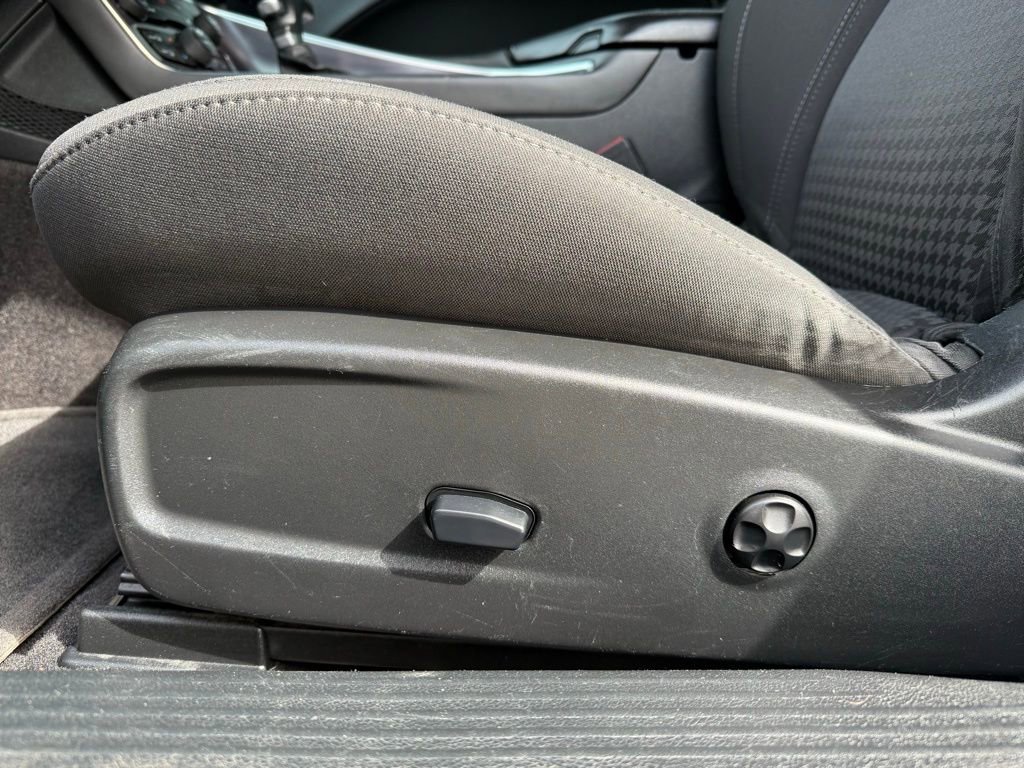 Used 2018 Dodge Challenger SXT image 23