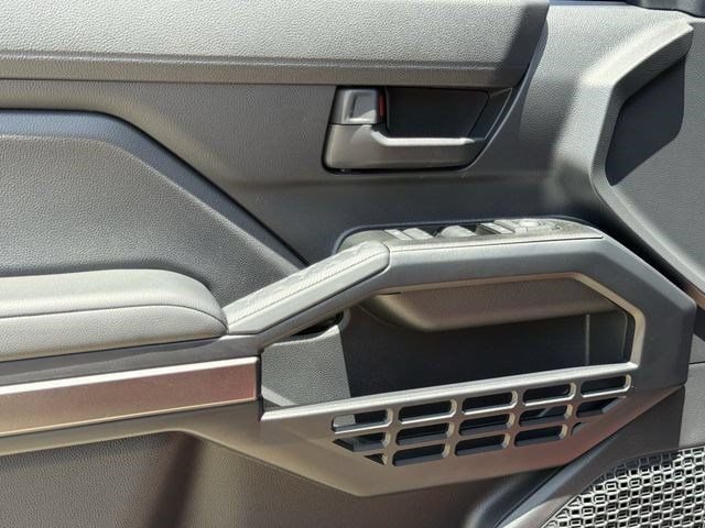 New 2026 Toyota 4Runner SR5 AWD/4WD image 25