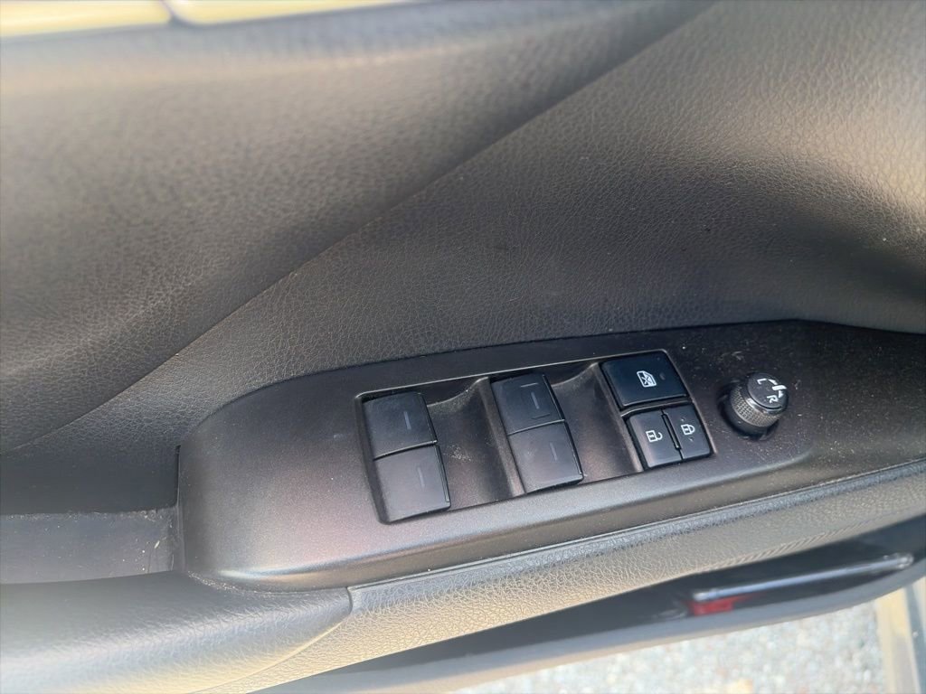 Used 2021 Toyota Camry SE FWD image 18