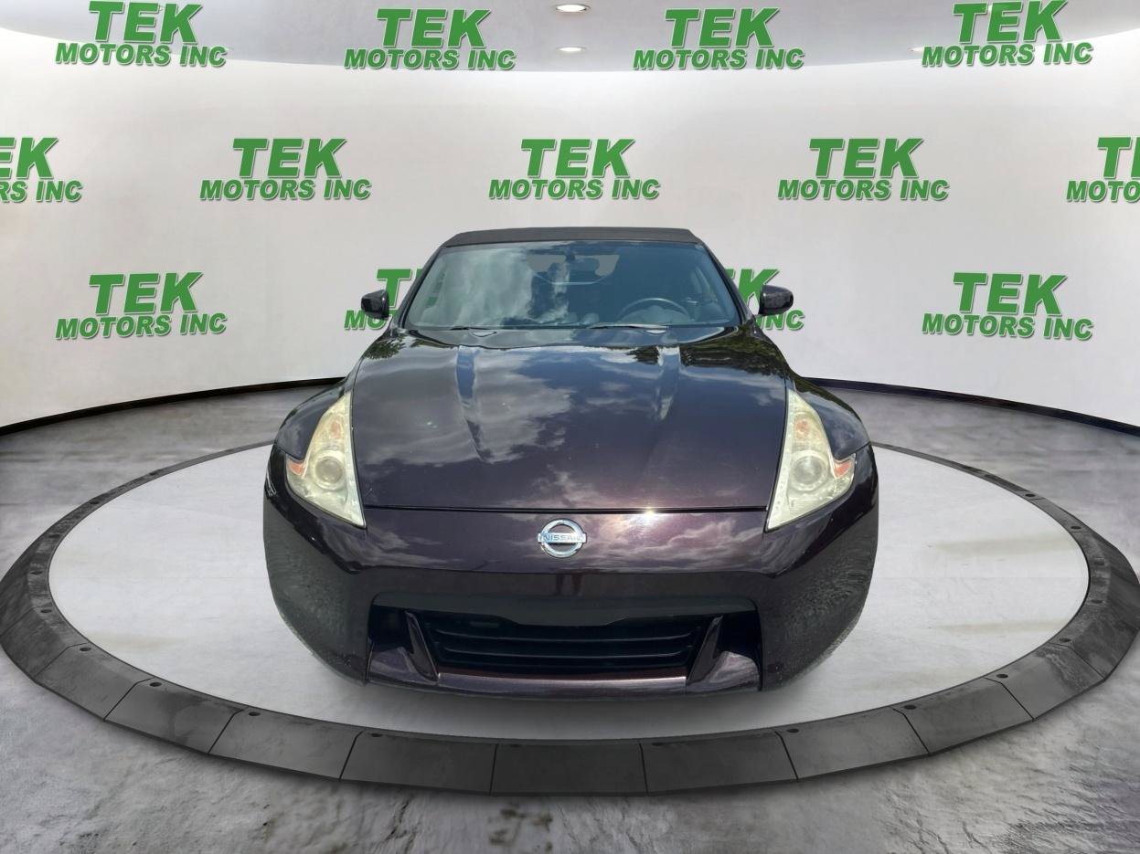 Used 2010 Nissan 370Z Roadster RWD image 3