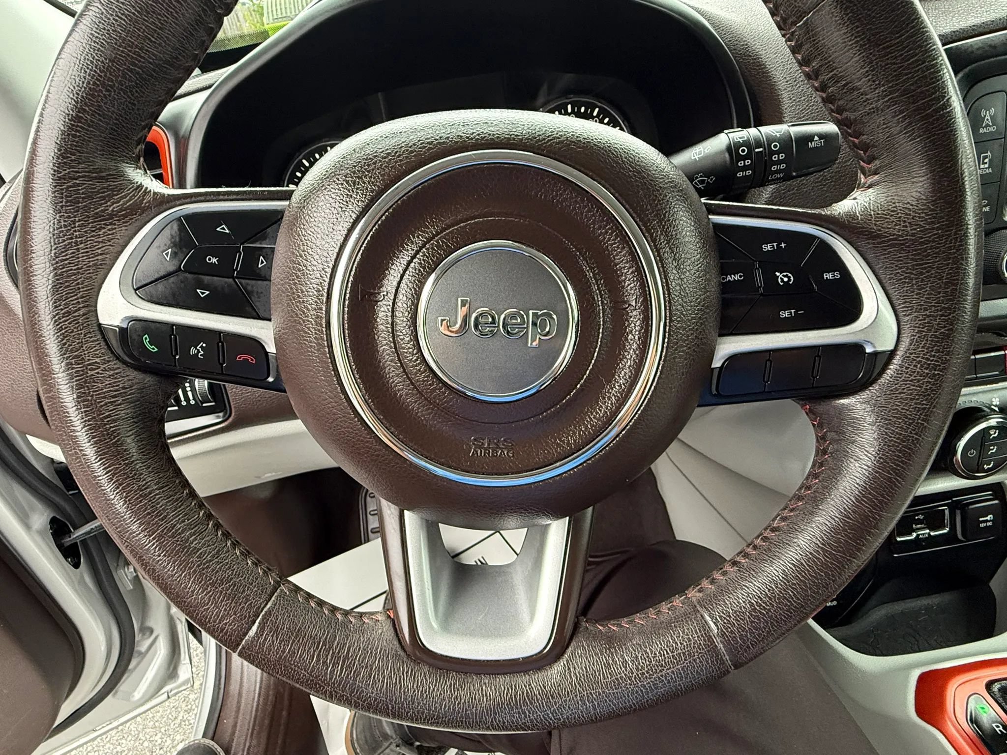 Used 2015 Jeep Renegade Limited AWD/4WD image 6