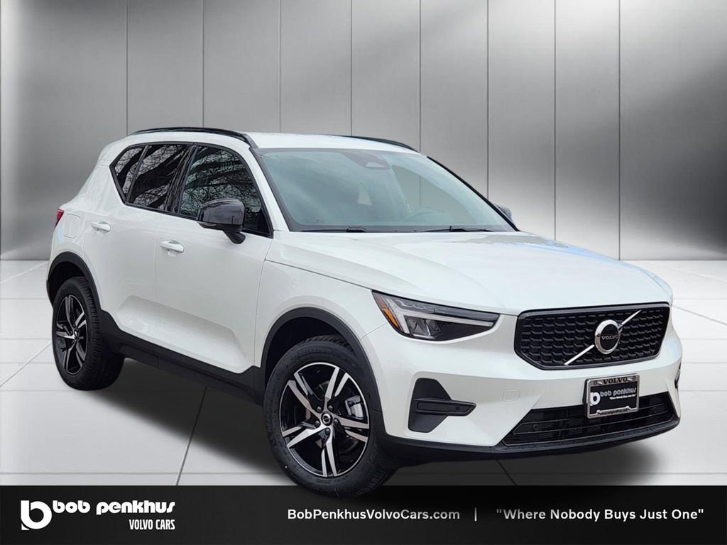 New 2026 Volvo XC40 B5 Core w/ Climate Package AWD/4WD image 1