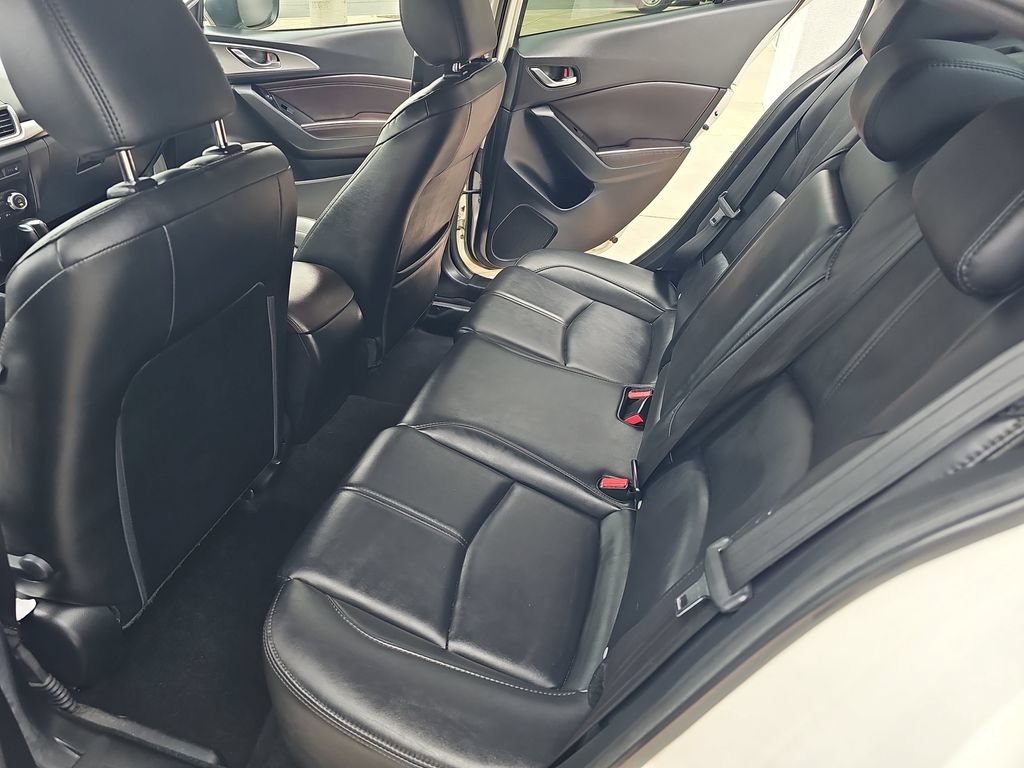 Used 2018 MAZDA MAZDA3 Touring FWD image 13