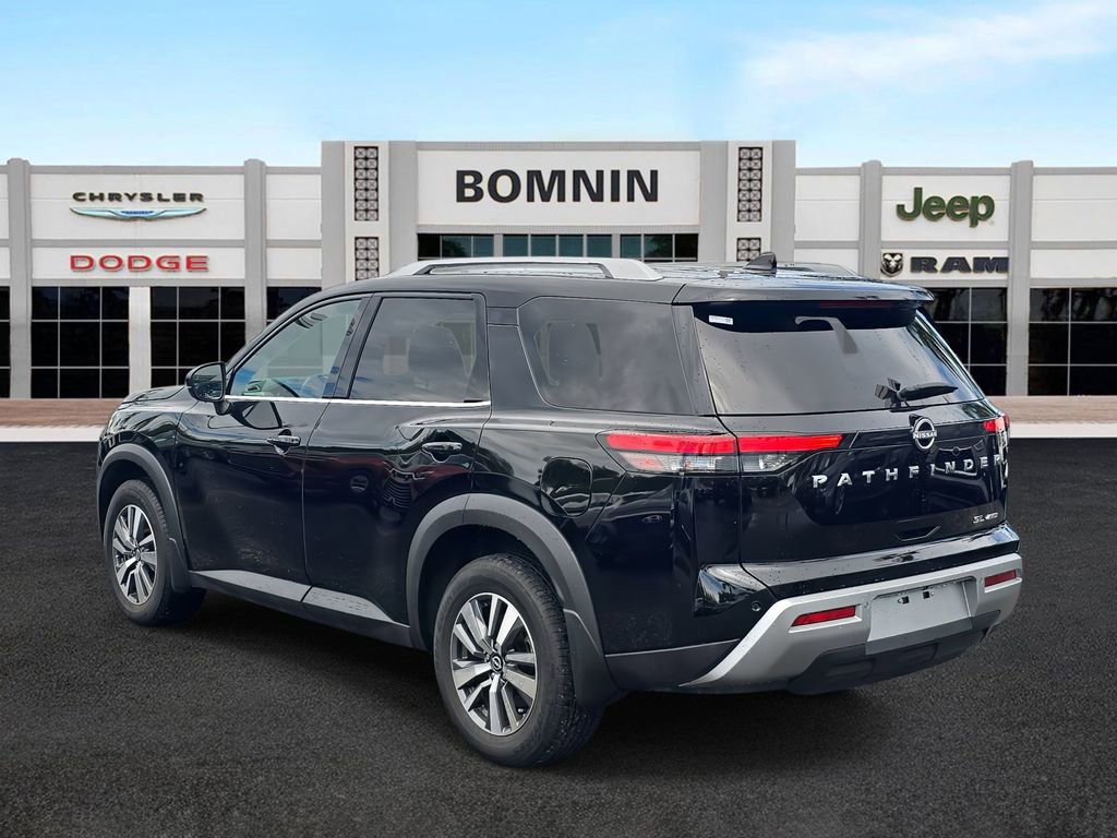 Used 2024 Nissan Pathfinder SL image 3