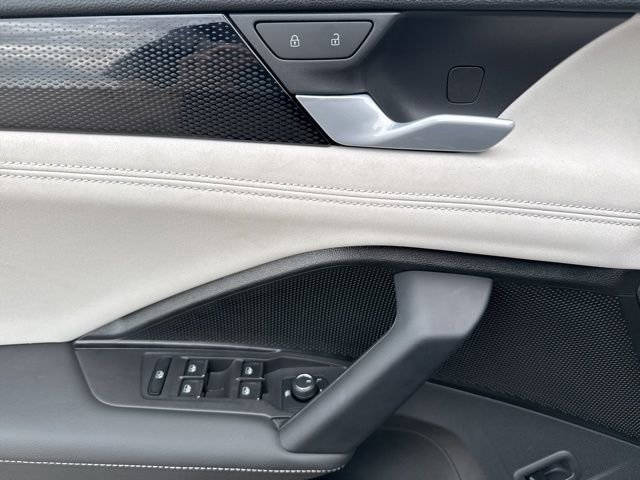 New 2025 Volkswagen Tiguan SE image 34