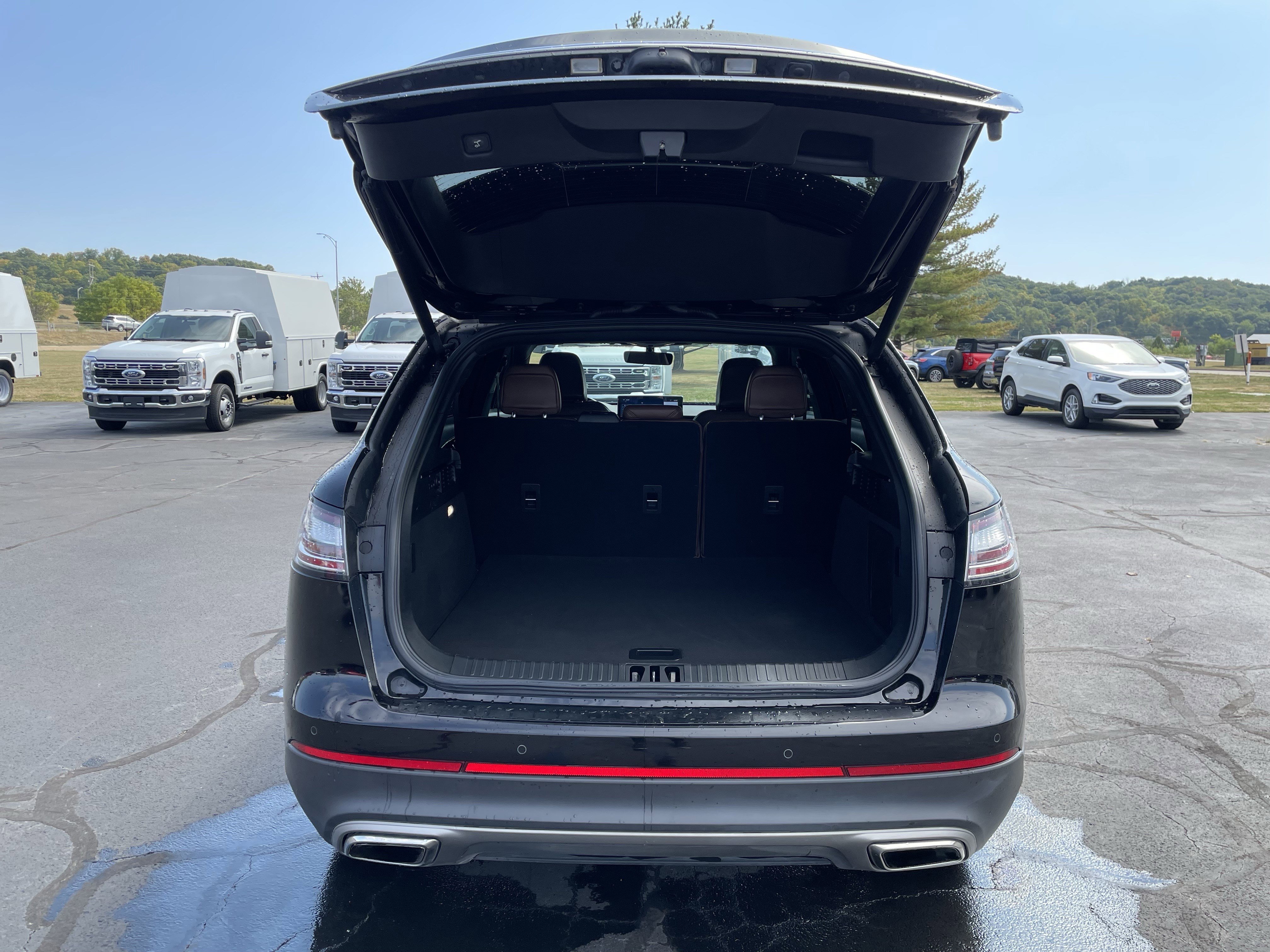 Used 2023 Lincoln Nautilus Reserve w/ Equipment Group 201A image 5