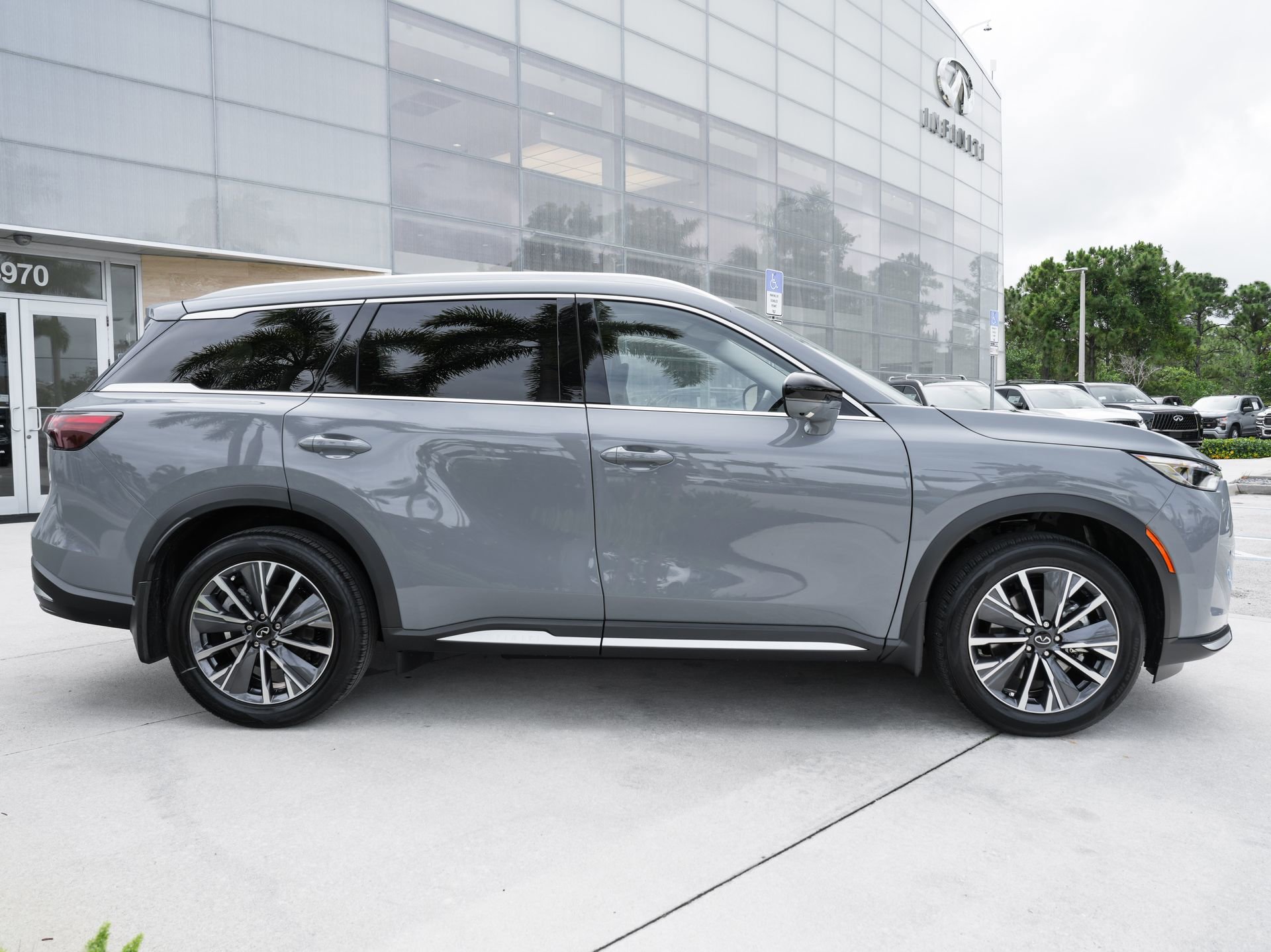 Certified 2026 INFINITI QX60 Luxe w/ Cargo Package FWD image 25