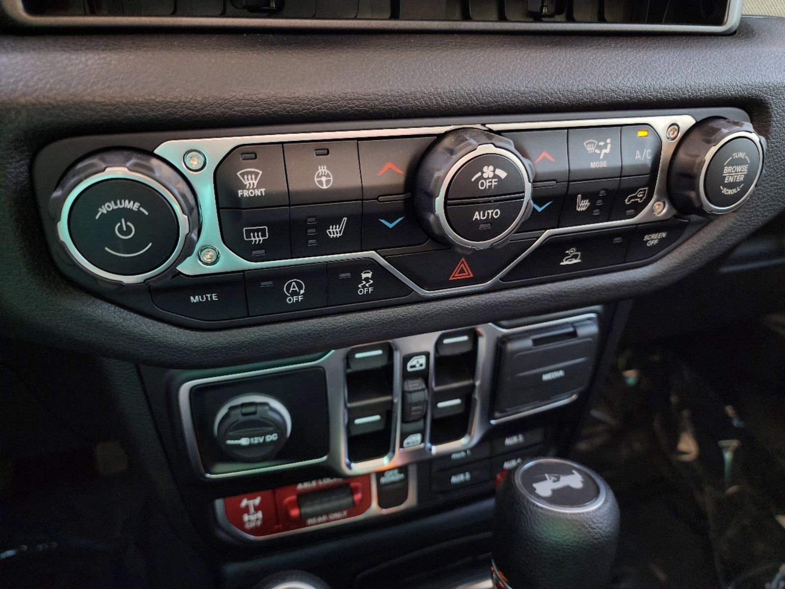 Used 2024 Jeep Wrangler Unlimited Sport image 11