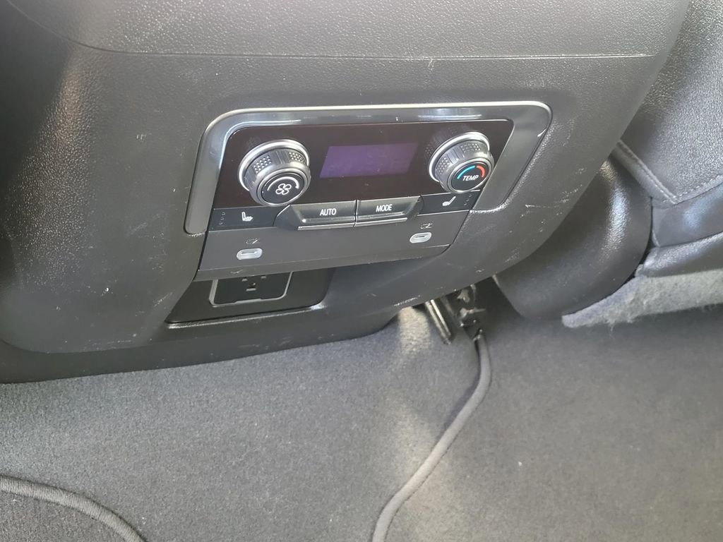 Certified 2023 Chevrolet Suburban Premier image 22