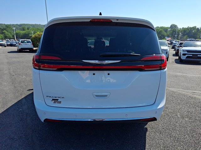 Certified 2024 Chrysler Pacifica Touring-L FWD image 7
