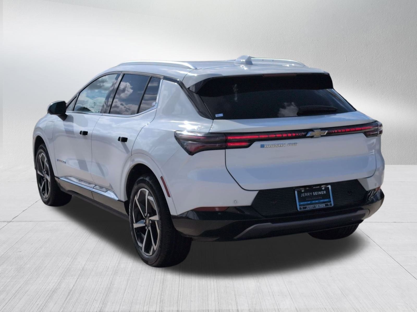 Certified 2024 Chevrolet Equinox EV LT w/ LPO, All-Weather Mat Package image 3