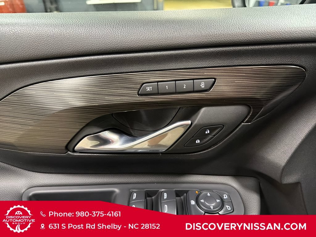 Used 2024 GMC Terrain SLT AWD/4WD image 11