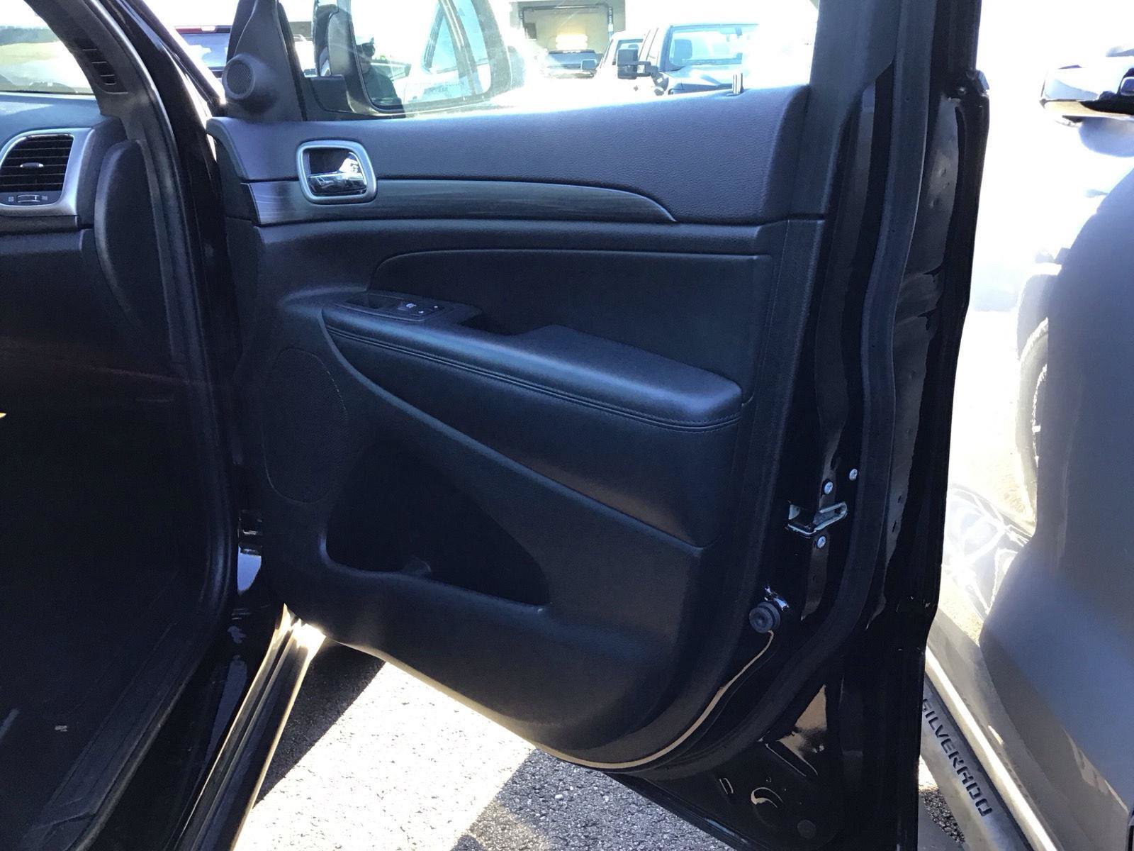 Used 2019 Jeep Grand Cherokee Laredo w/ Laredo X Package RWD image 7