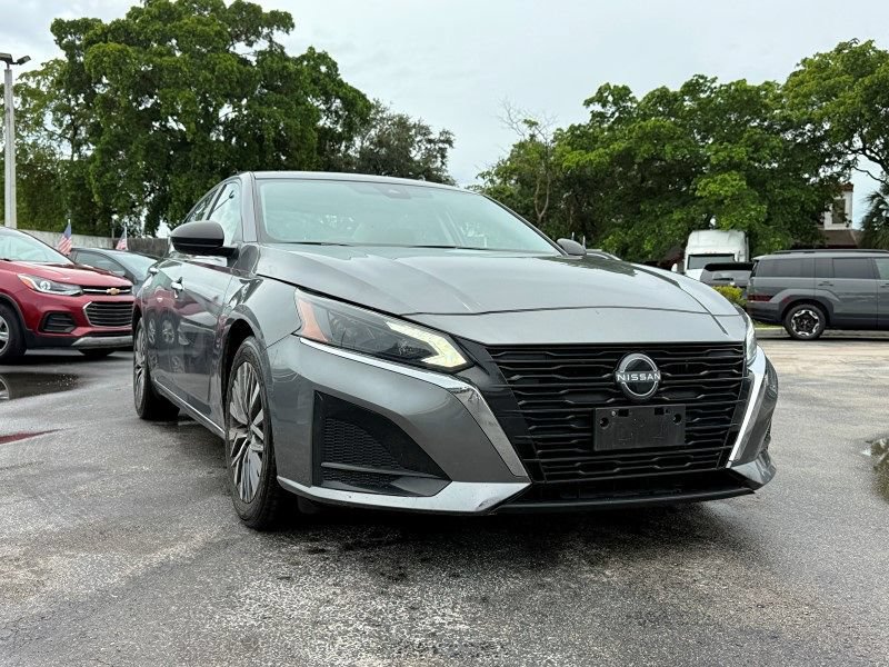 Used 2024 Nissan Altima 2.5 SV FWD image 3