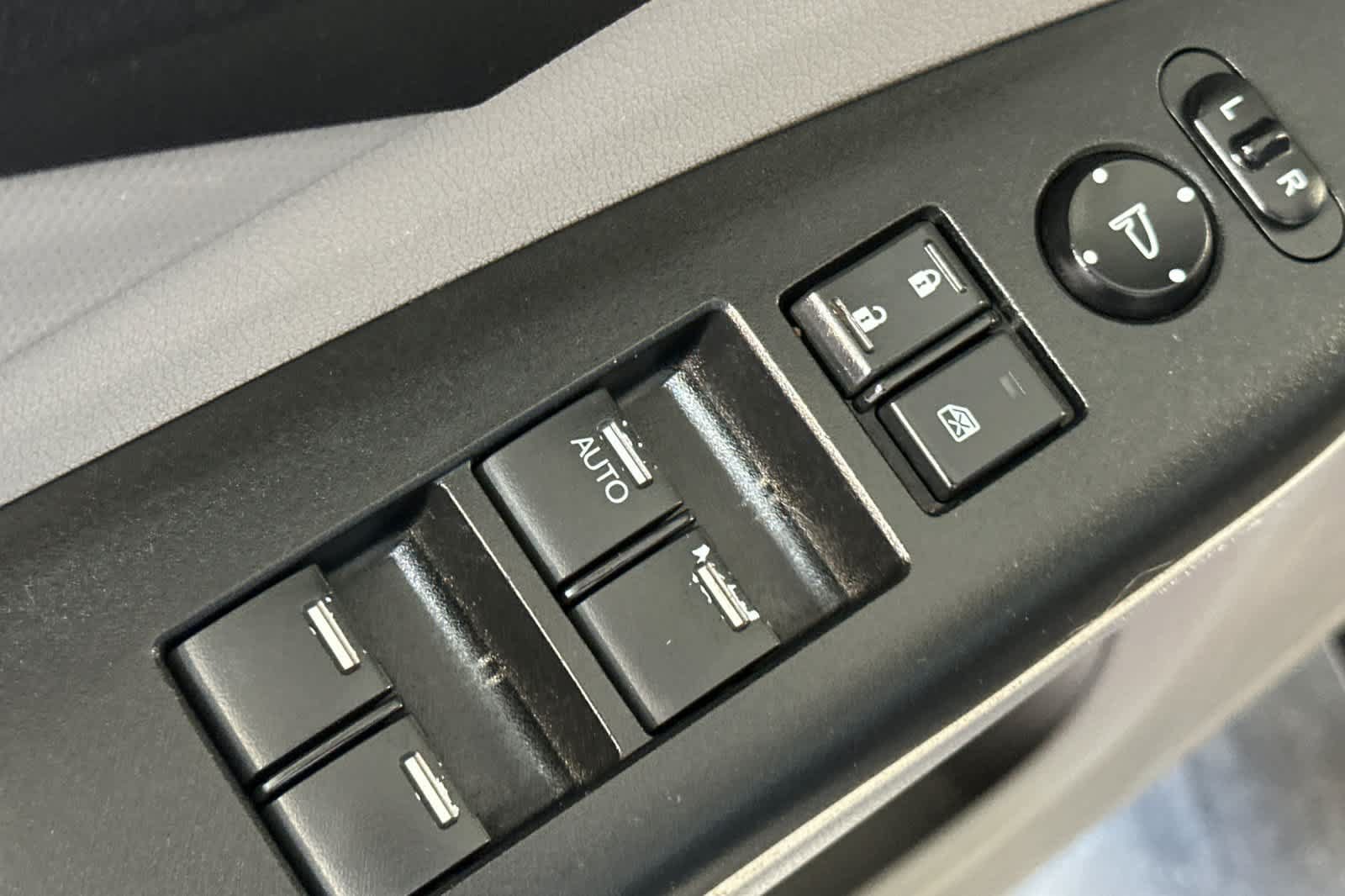 Used 2013 Honda CR-V LX image 14