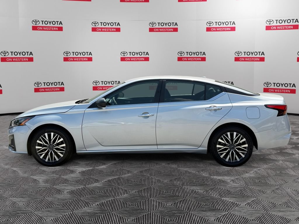 Used 2025 Nissan Altima 2.5 SV FWD image 8