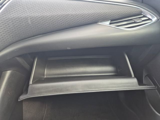 Used 2017 Chevrolet Malibu LT FWD image 33