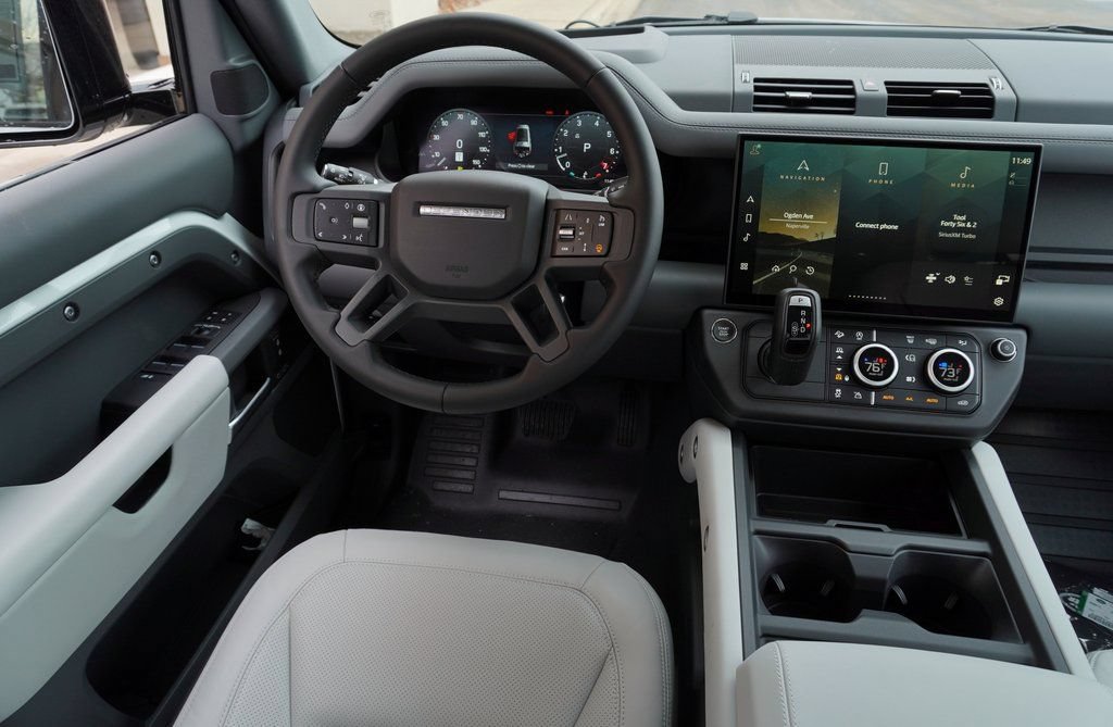 Certified 2026 Land Rover Defender 130 X-Dynamic SE AWD/4WD image 15