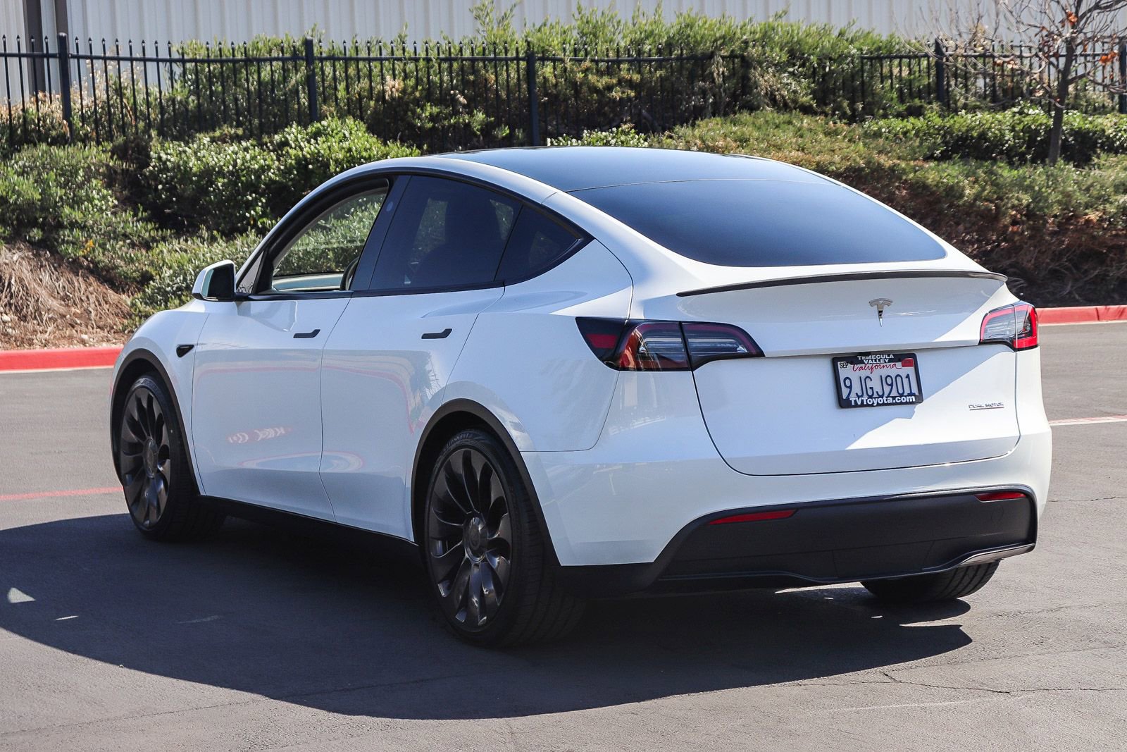 Used 2023 Tesla Model Y Performance AWD/4WD image 3