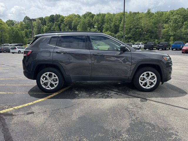 Used 2024 Jeep Compass Latitude AWD/4WD image 6