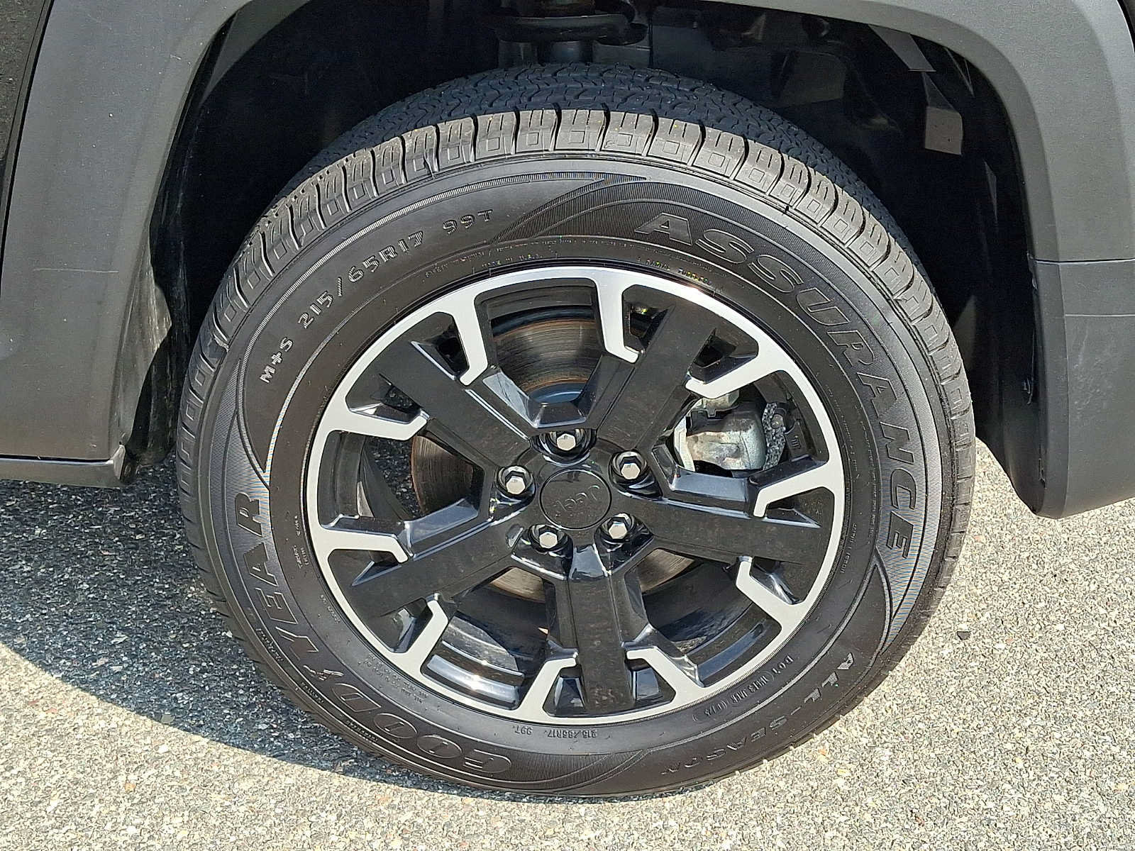 Certified 2023 Jeep Renegade Latitude AWD/4WD image 8