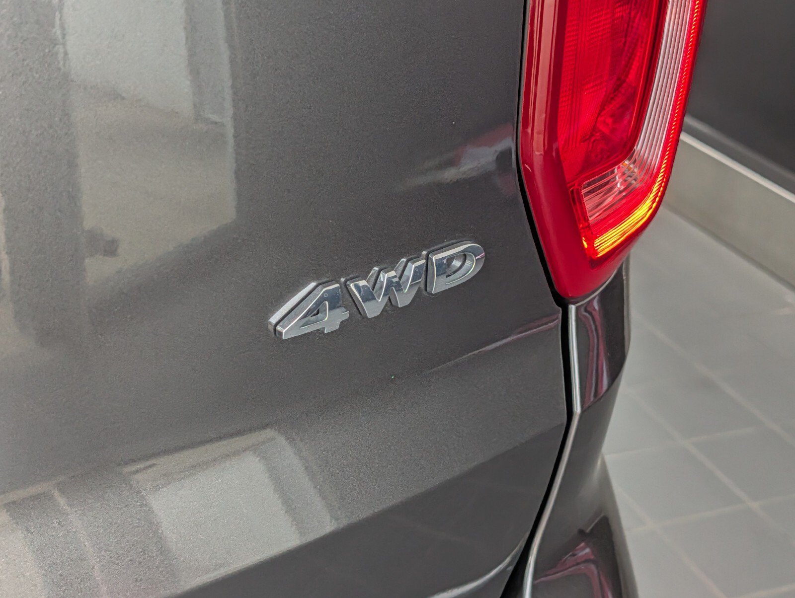 Used 2019 Ford Explorer Limited w/ Ford Safe & Smart Package AWD/4WD image 4