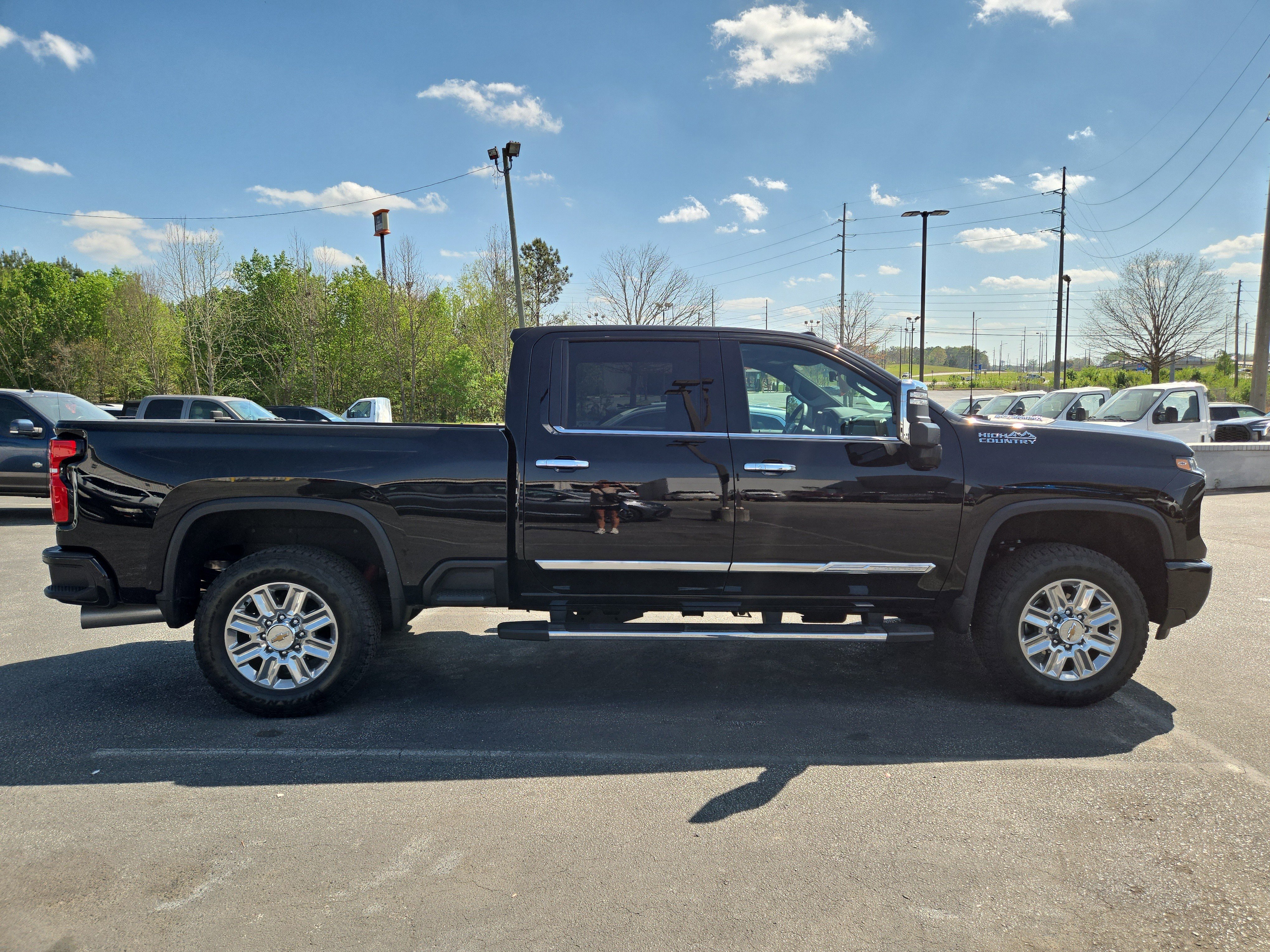 Used 2025 Chevrolet Silverado 2500 High Country w/ Technology Package image 4