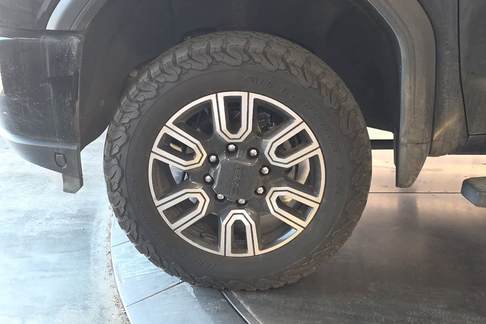Used 2020 GMC Sierra 2500 AT4 w/ AT4 Premium Package AWD/4WD image 12