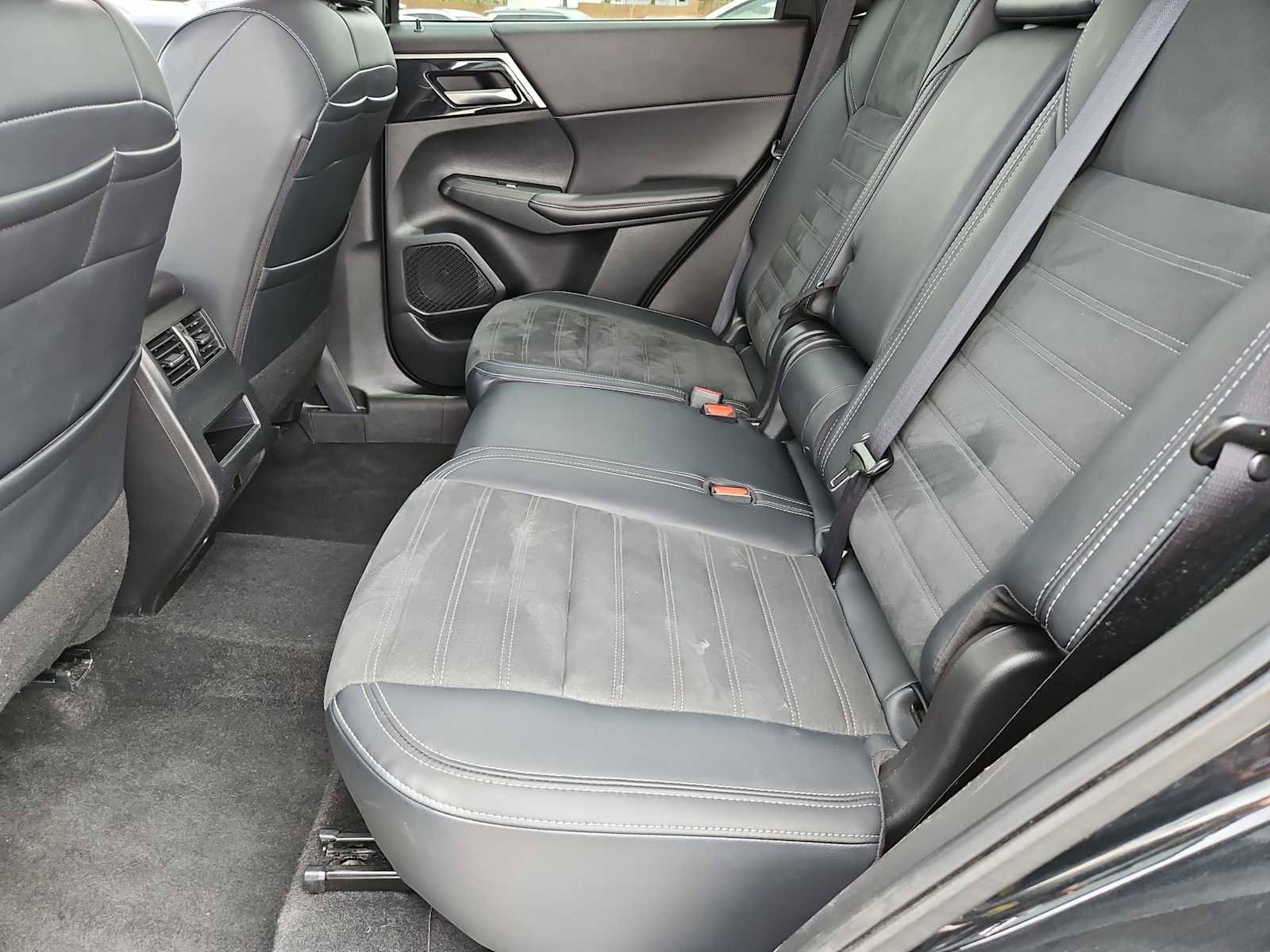 Used 2024 Mitsubishi Outlander SE AWD/4WD image 19