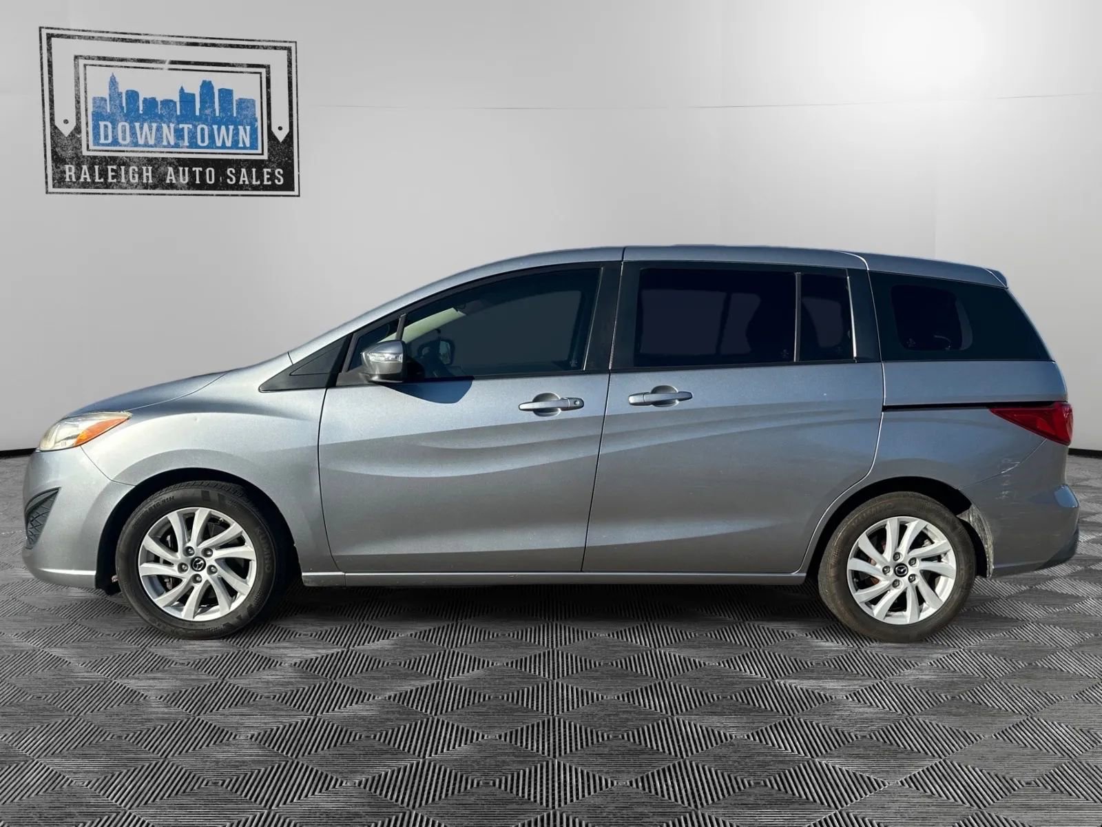 Used 2013 MAZDA MAZDA5 Sport image 9
