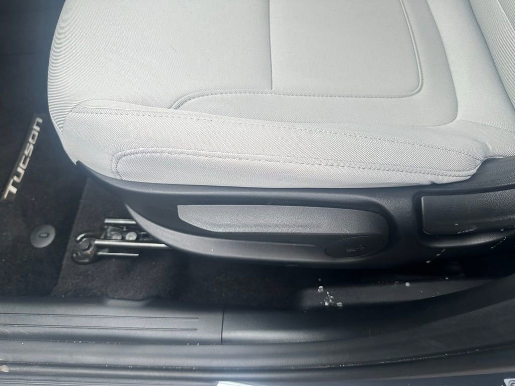 Certified 2025 Hyundai Tucson SE image 11