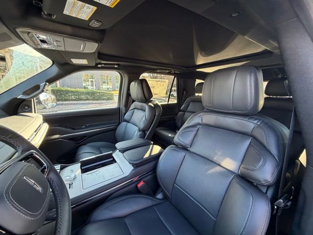 New 2025 Lincoln Navigator Reserve w/ Jet Appearance Package image 12