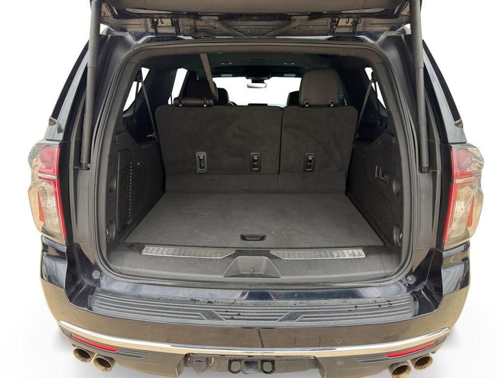 Used 2023 Chevrolet Suburban Premier AWD/4WD image 18