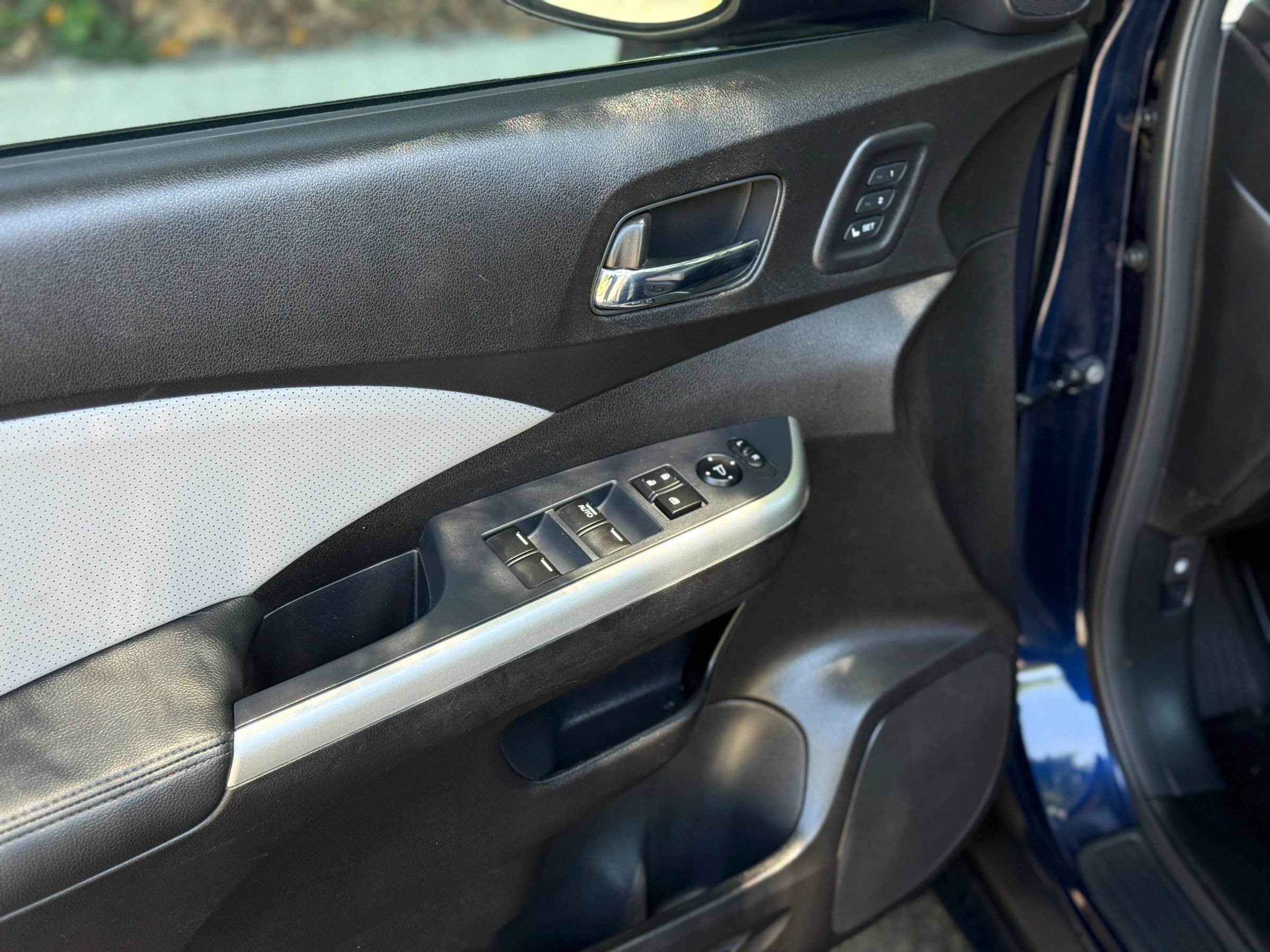 Used 2015 Honda CR-V Touring image 37