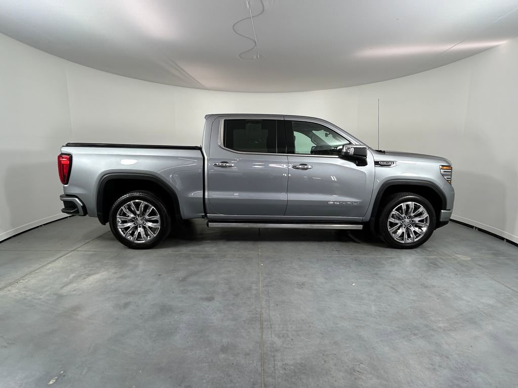 Used 2025 GMC Sierra 1500 Denali w/ Denali Reserve Package AWD/4WD image 4