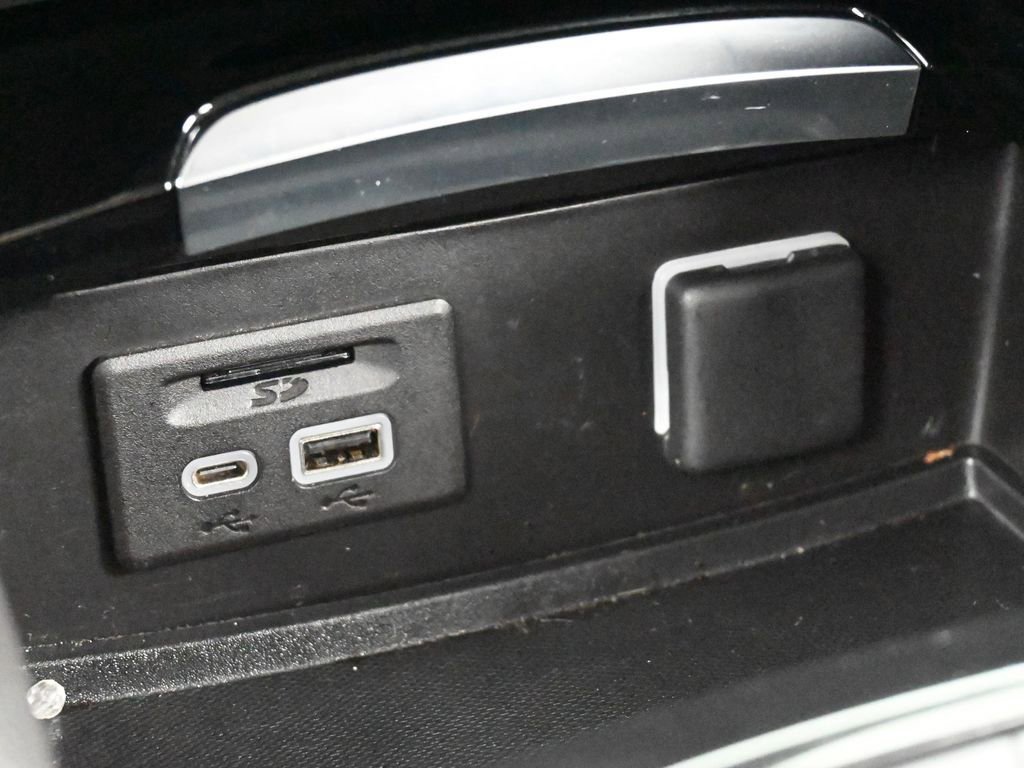 Used 2023 Buick Envision Essence w/ Technology Package I image 31