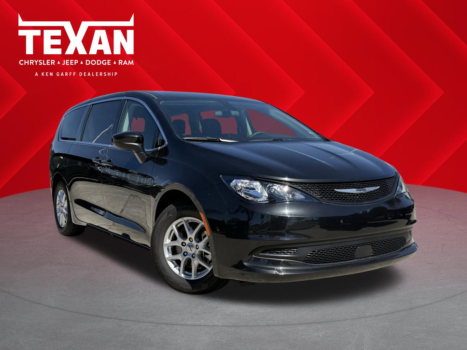 Used 2022 Chrysler Voyager LX image 1