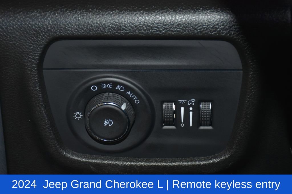 Used 2024 Jeep Grand Cherokee L Limited w/ Luxury Tech Group II image 9