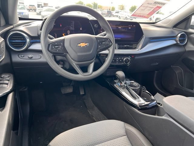 Used 2025 Chevrolet Trax LT FWD image 13