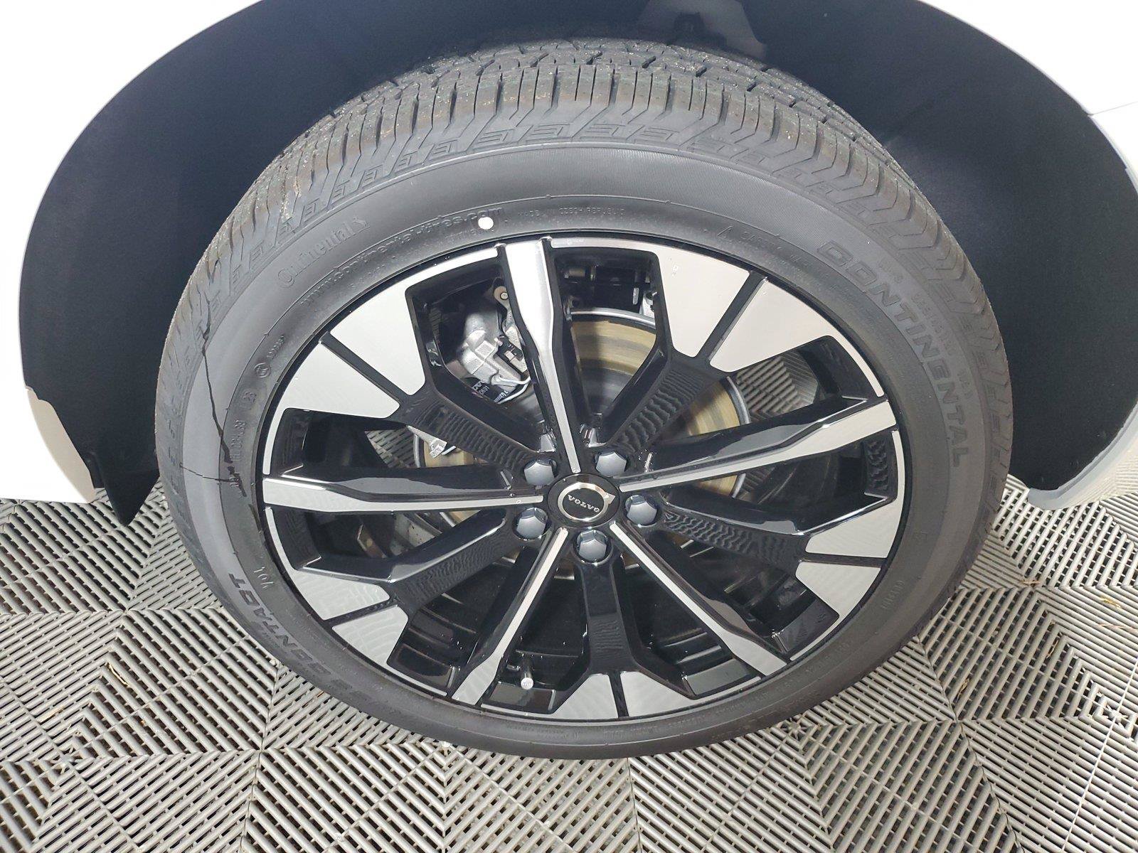New 2027 Volvo XC60 B5 Plus AWD/4WD image 11