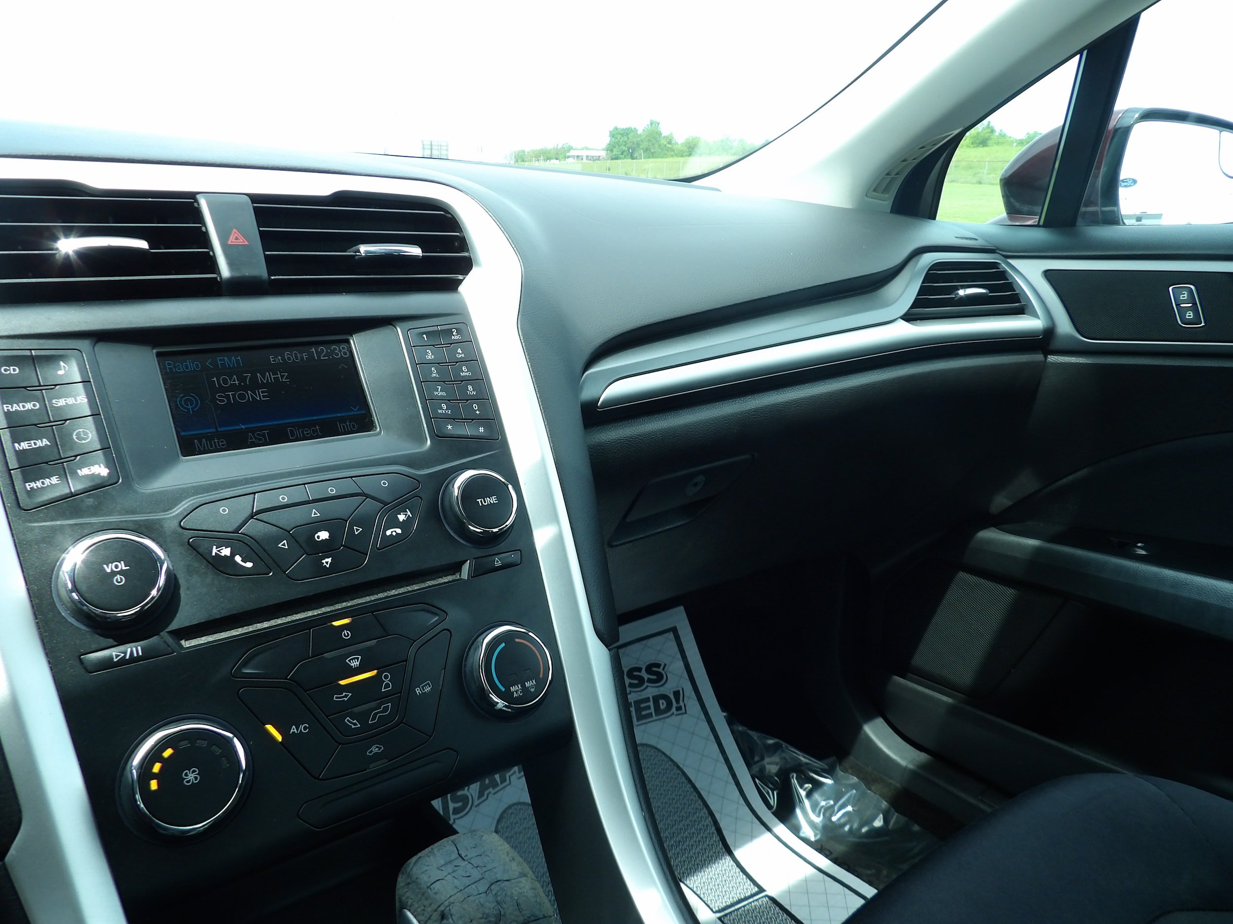 Used 2013 Ford Fusion SE FWD image 16