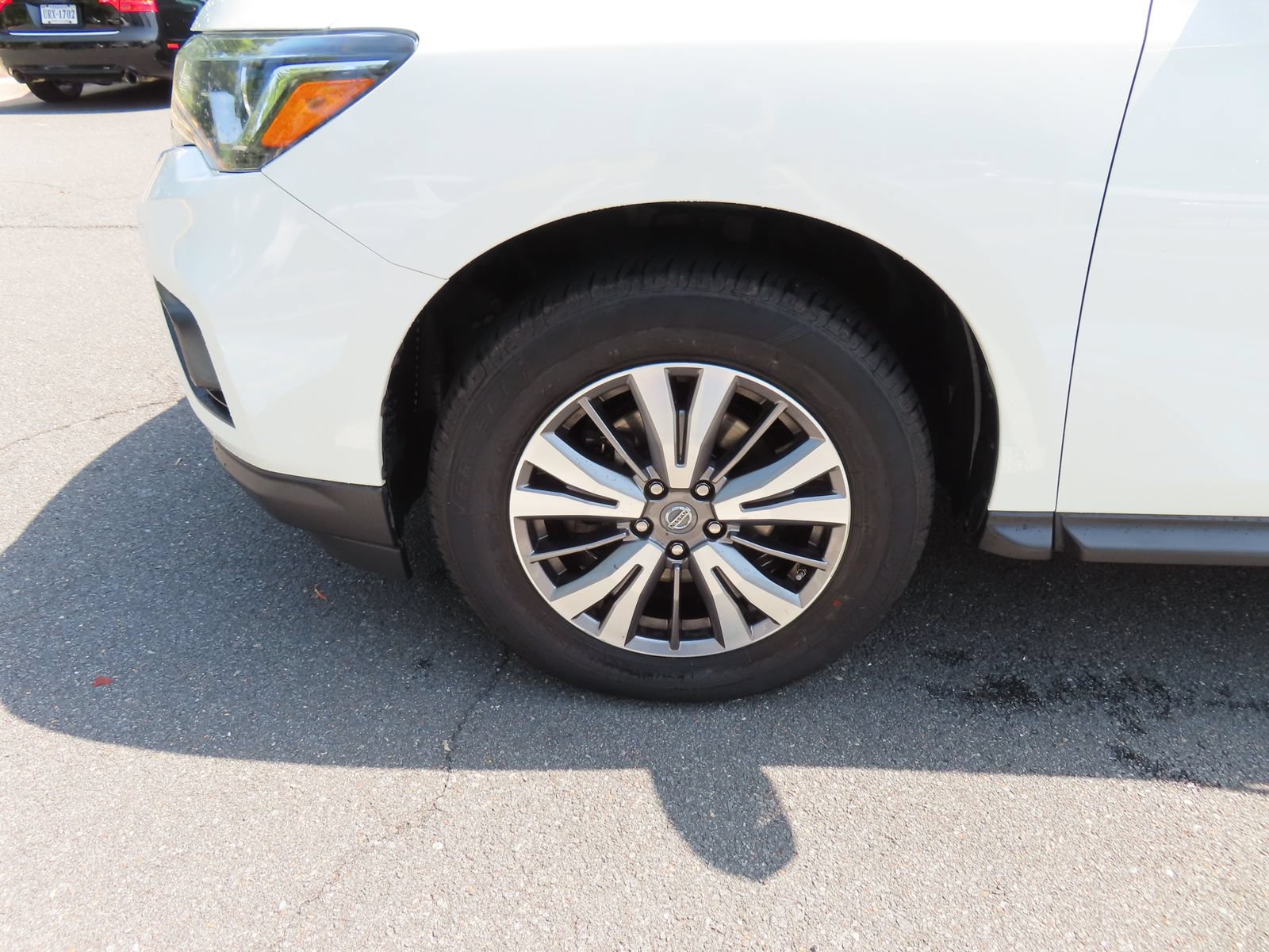 Used 2018 Nissan Pathfinder SV AWD/4WD image 14