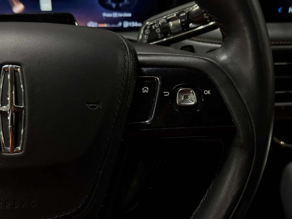 Certified 2025 Lincoln Aviator AWD image 11