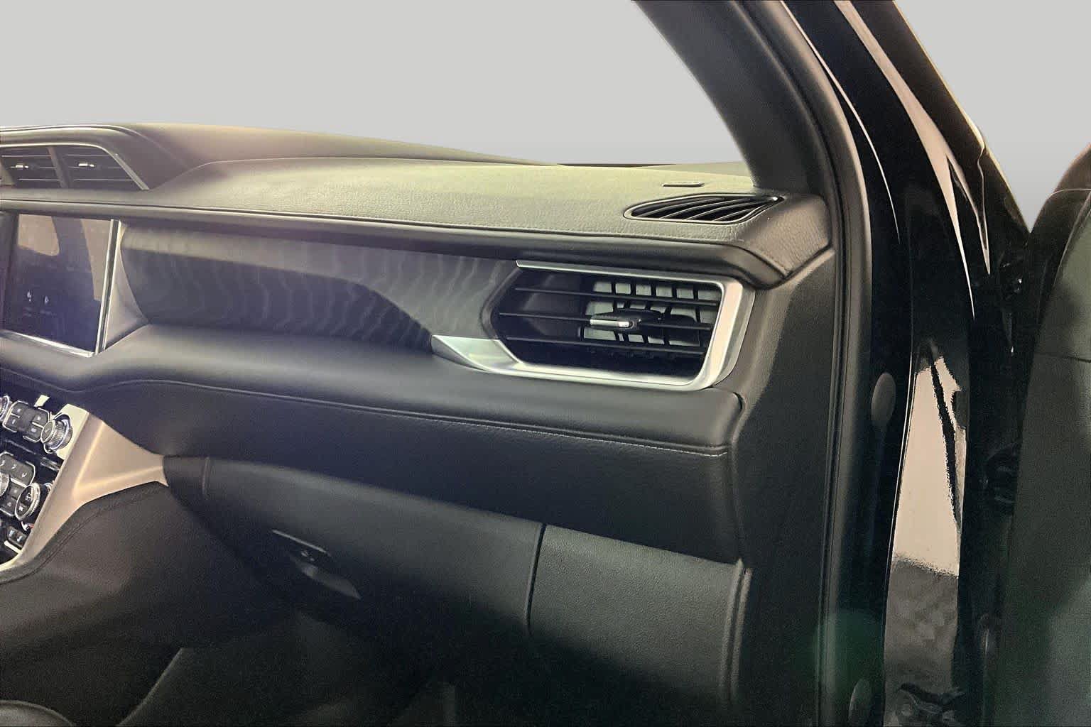 Used 2023 GMC Yukon Denali RWD image 18