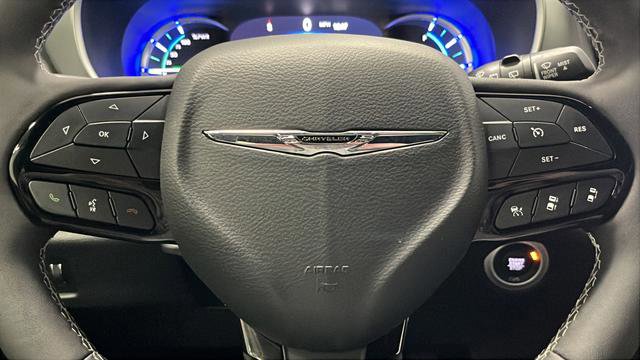 Used 2024 Chrysler Pacifica Limited FWD image 15